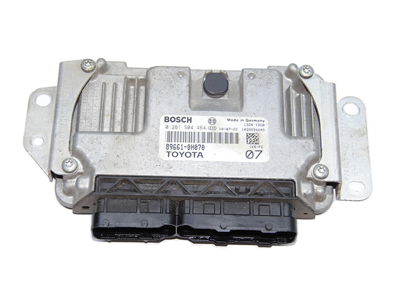 Блок управления двигателем 1.0i Toyota Aygo, Citroen C1, Peugeot 107 (0261S04464, 89661-0H070)
