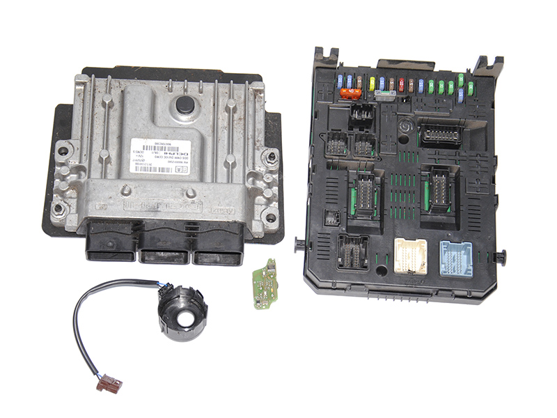 Блок керування двигуном комплект 2.0HDI PEUGEOT 5008 09-16 (ПЕЖО 5008) (9666912580, 9667082380)