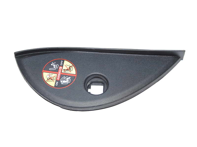 Накладка торпедо бічна права RENAULT MEGANE 09-16 (РЕНО МЕГАН) (689200005R, 1004613)