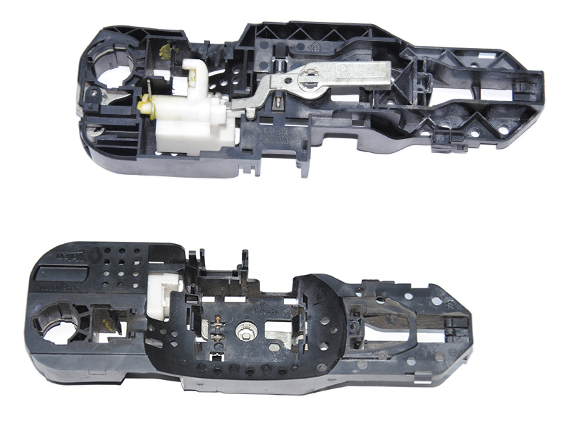Кронштейн ручки наружней левой (универсал) RENAULT MEGANE 09-16 (РЕНО МЕГАН) (806070032R)