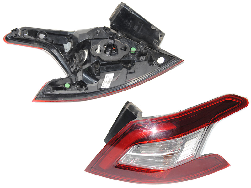 Фонарь правый наружный хэтчбек PEUGEOT 308 (T9) 13-21 (ПЕЖО 308 (T9)) (9677817580)
