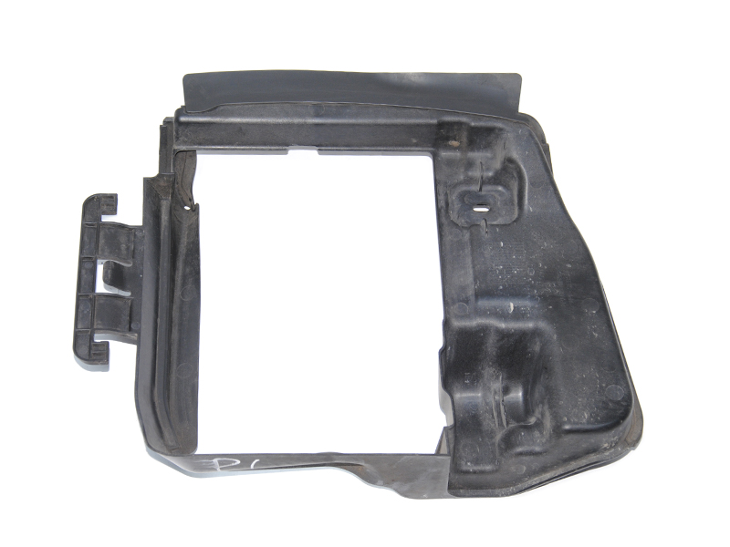 Дефлектор радиатора интеркулера PEUGEOT 308 (T9) 13-21 (ПЕЖО 308 (T9)) (9677363980)