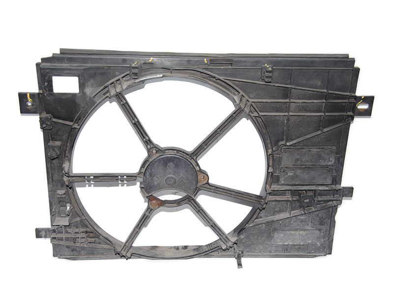 Дифузор вентилятора радіатора PEUGEOT 308 (T9) 13-21 (ПЕЖО 308 (T9)) (9806313580)