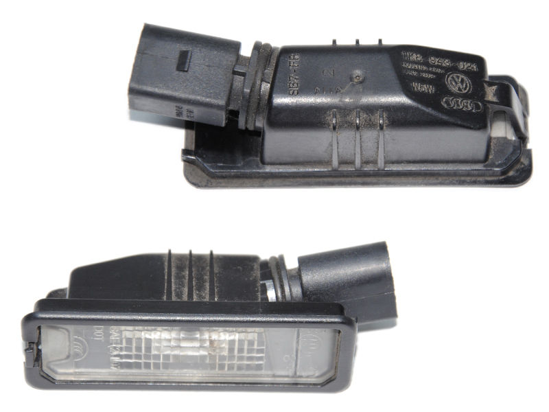 Фонарь подсветки номера VOLKSWAGEN GOLF 7 12-20 (ФОЛЬКСВАГЕН ГОЛЬФ 7) (1K8943021)