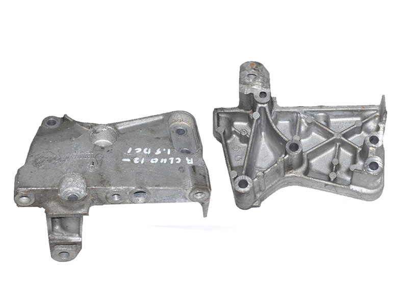 Кронштейн двигуна 1.5DCI правий RENAULT SCENIC 09-15 (РЕНО СЦЕНИК) (112317173R)