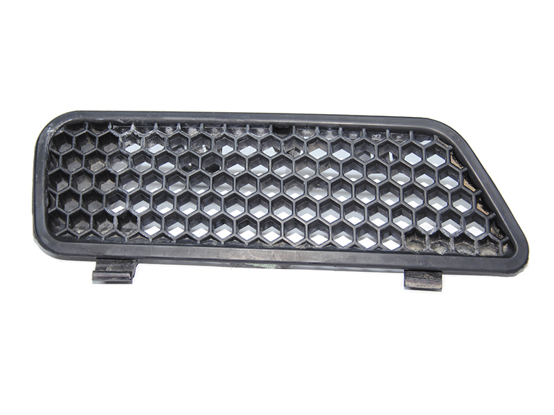 Решітка радіатора права 99- (аналог, RETOV) RENAULT SCENIC 96-03 (РЕНО СЦЕНИК) (7700428467)