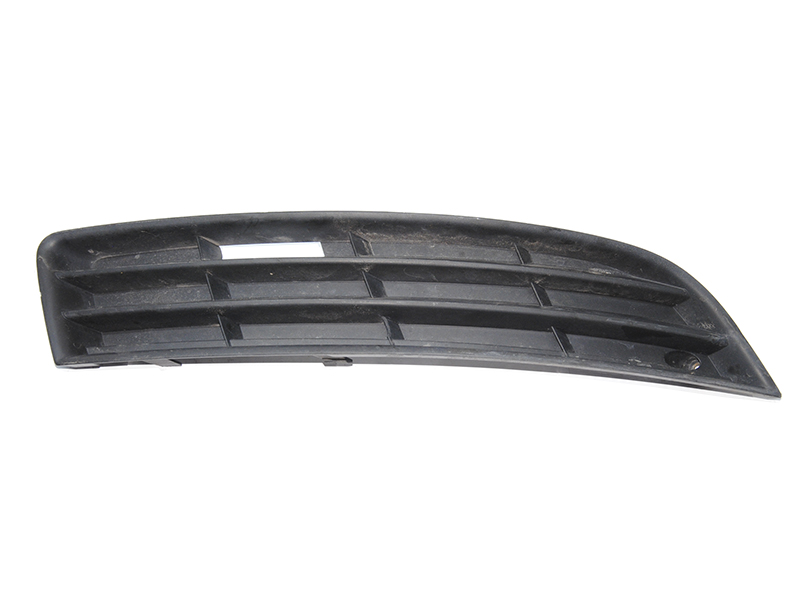 Решітка в бампер права VOLKSWAGEN PASSAT B6 05-10 (ФОЛЬКСВАГЕН ПАССАТ В6) (3C0853666)