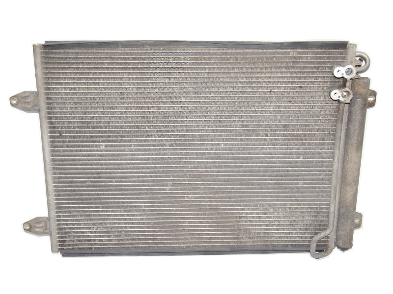 Радіатор кондиціонера 1.9TDI VOLKSWAGEN PASSAT B6 05-10 (ФОЛЬКСВАГЕН ПАССАТ В6) (3C0820411G)