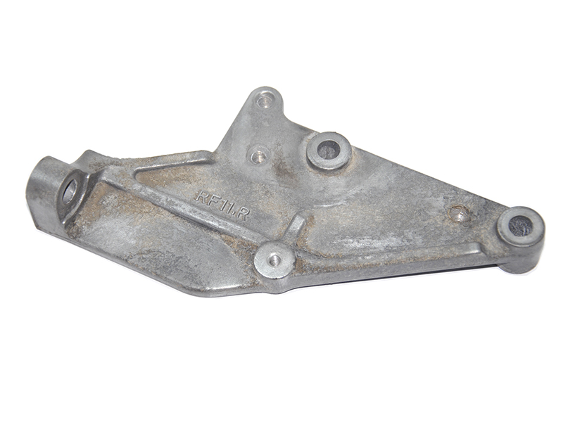 Кронштейн КПП 2.0TD задній MAZDA PREMACY 99–05 (МАЗДА ПРЕМАСИ) (RF11-16-131A, RF1116131A)