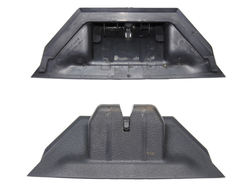 Накладка замка крышки багажника VOLKSWAGEN TOUAREG 10-18 (ФОЛЬКСВАГЕН ТАУРЕГ) (7P6827520B)