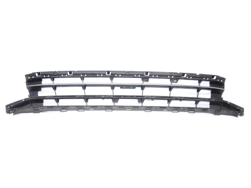 Решітка в бампер центральна VOLKSWAGEN PASSAT B8 14-23 (ФОЛЬКСВАГЕН ПАСCАТ B8) (3G0853677A)