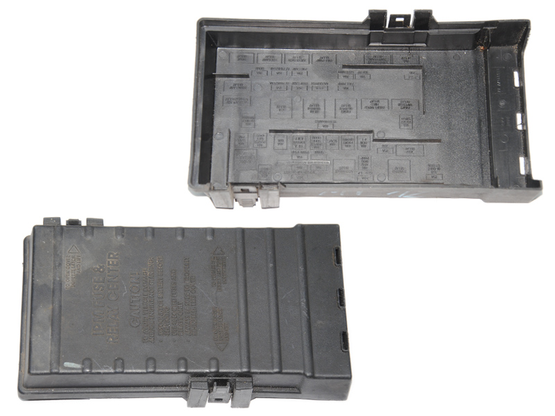Кришка блока запобіжників Dodge Caravan 2.8crd 2001-2007 Інші товари (05082577AA)