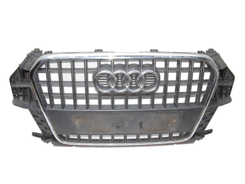 Решітка радіатора -15 (Дефект хрому) AUDI Q3 2011-2015 (8U0853653H, 8U0853651H, 8U0853651K, 8U3853651J)