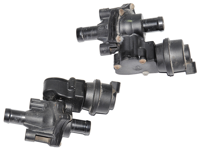 Корпус термостата 2.3DCI вакуум. RENAULT MASTER 10-(РЕНО МАСТЕР) (922304507R)