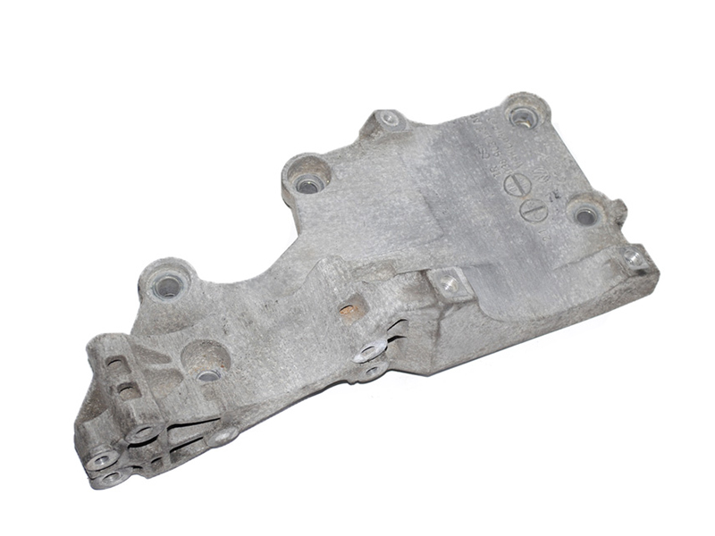 Кронштейн генератора 1.9TDI VOLKSWAGEN CADDY 04- (ФОЛЬКСВАГЕН КАДДИ) (038903143AF)