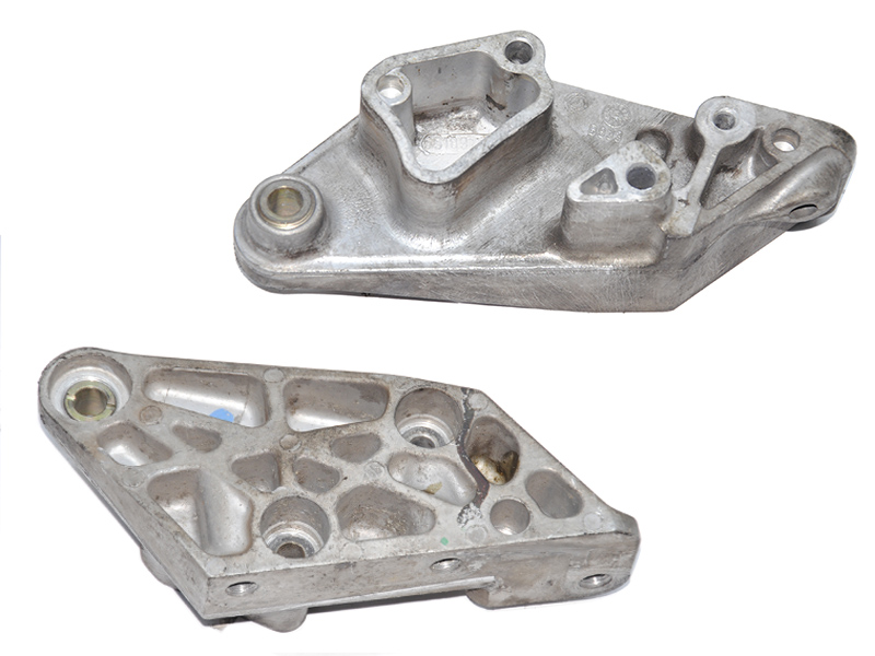 Кронштейн двигателя 1.6i 16V правый FIAT STILO 01-07 (ФІАТ СТІЛО) (551897980)