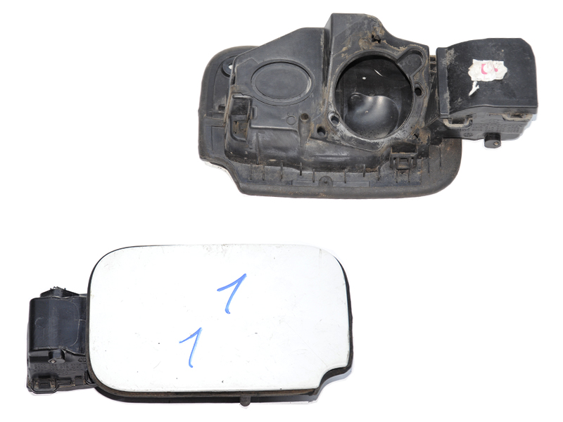 Лючок бака RENAULT KANGOO 08-12 (РЕНО КАНГО) (8200499049, 8200499045, 8200705918)