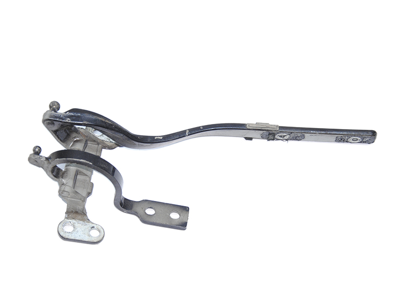 Петля крышки багажника левая VOLKSWAGEN TOUAREG 02-10 (ФОЛЬКСВАГЕН ТУАРЕГ) (7L6827301E)