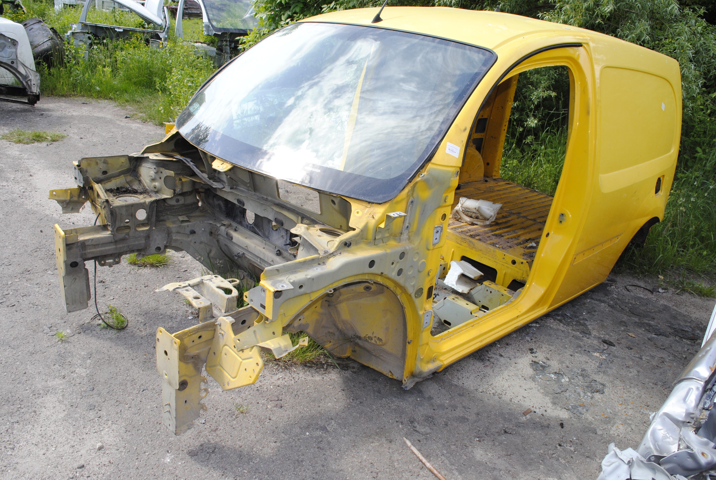 Четверть автомобиля передняя левая RENAULT KANGOO 08-12 (РЕНО КАНГО) (7751478218, 7782799022, 641116781R, 7782799097,